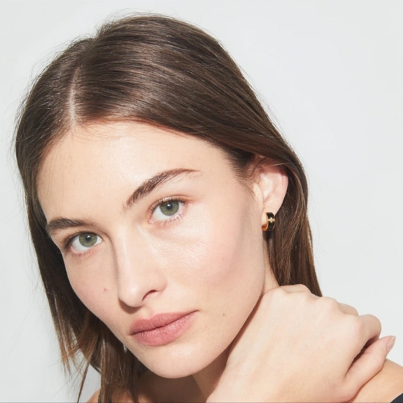 Tory Bruch ICON ENAMEL HUGGIE EARRINGS - Picture 2 of 3